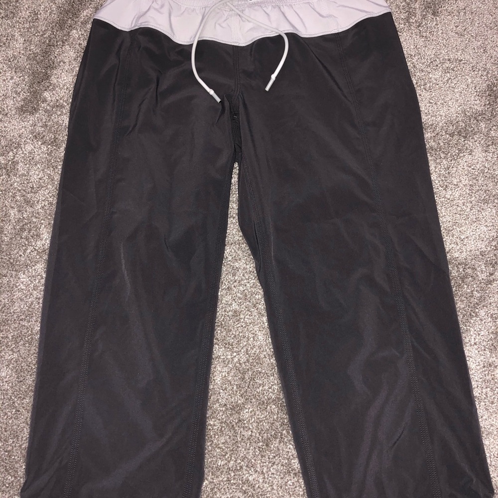 Lululemon Lab crop gray pants